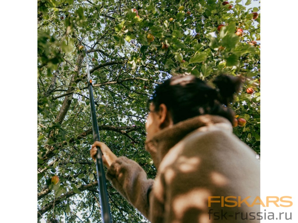 Черенок алюминиевый телескопический L 220-400см OneClick FISKARS