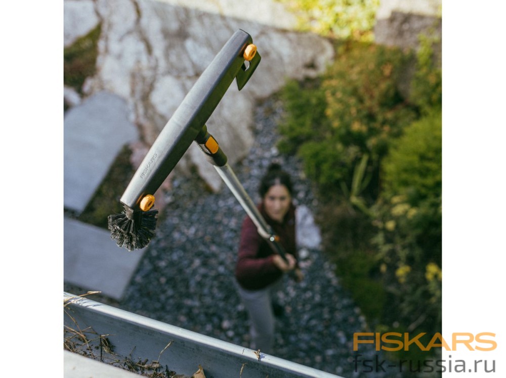 Черенок алюминиевый телескопический L 220-400см OneClick FISKARS