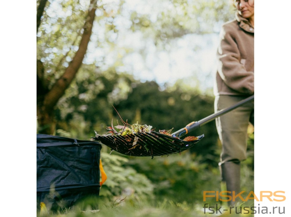 Грабли-лопата для листьев FISKARS OneClick