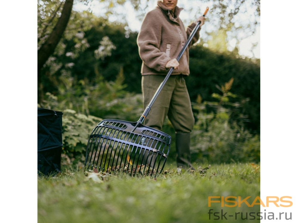 Грабли-лопата для листьев FISKARS OneClick