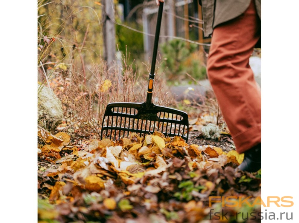 Грабли-лопата для листьев FISKARS OneClick