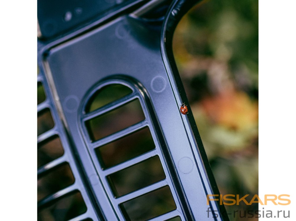 Грабли-лопата для листьев FISKARS OneClick