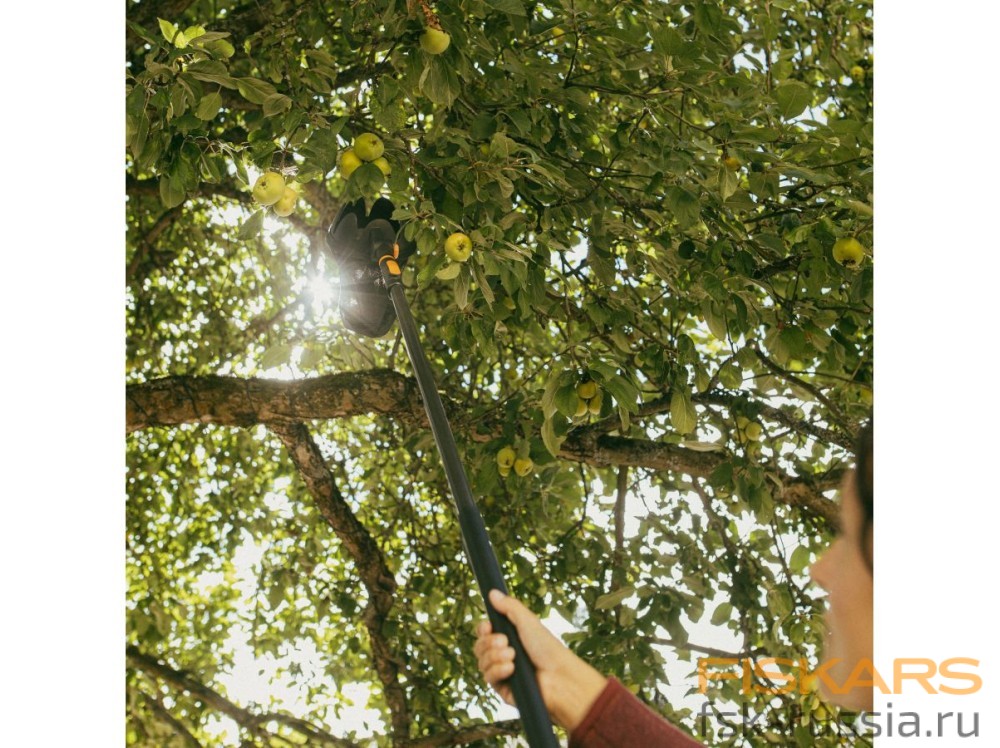 Черенок алюминиевый телескопический FISKARS М 119-174см OneClick