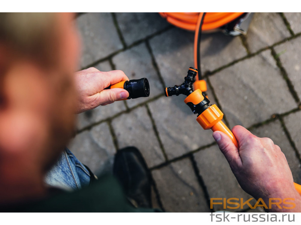 Коннектор Fiskars для шланга 9 мм ((3/8 дюйм)