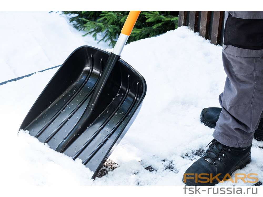 Лопата для уборки снега облегченная Plantic Snow Light